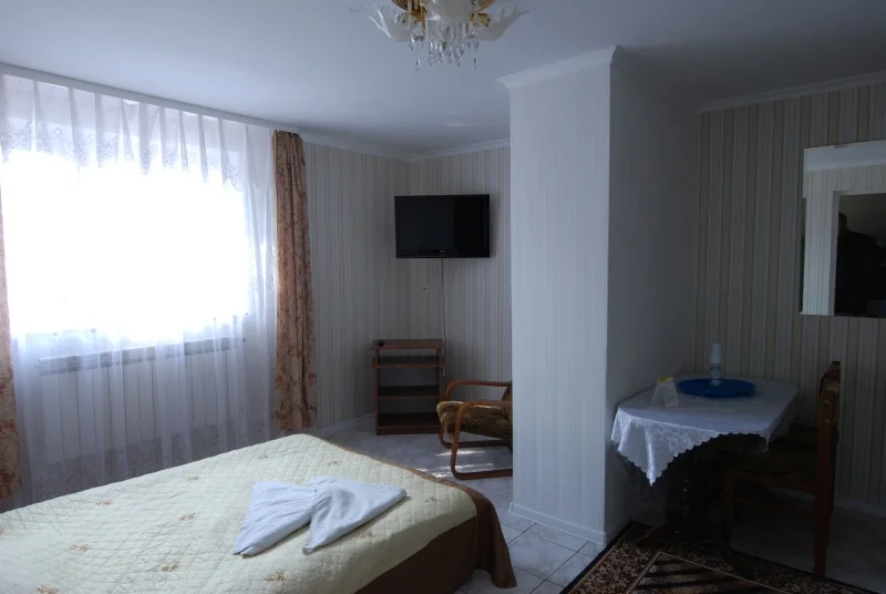Habitación de hotel luminosa