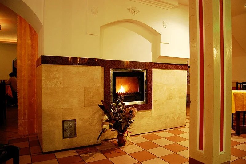 Chimenea en el restaurante del Hotel La-Musica